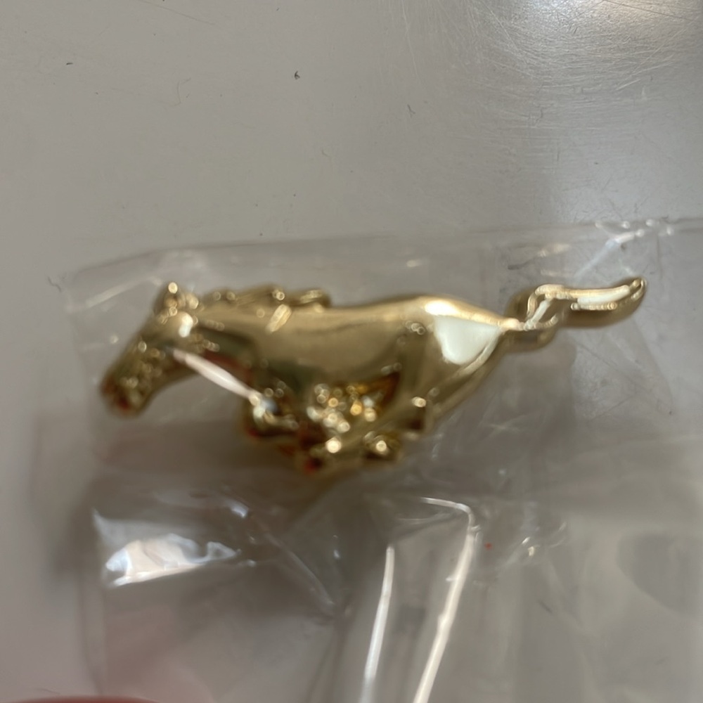 Ford Mustang Pony goldtone pin new